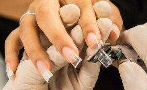 tecnica-alongamento-gel-na-tips